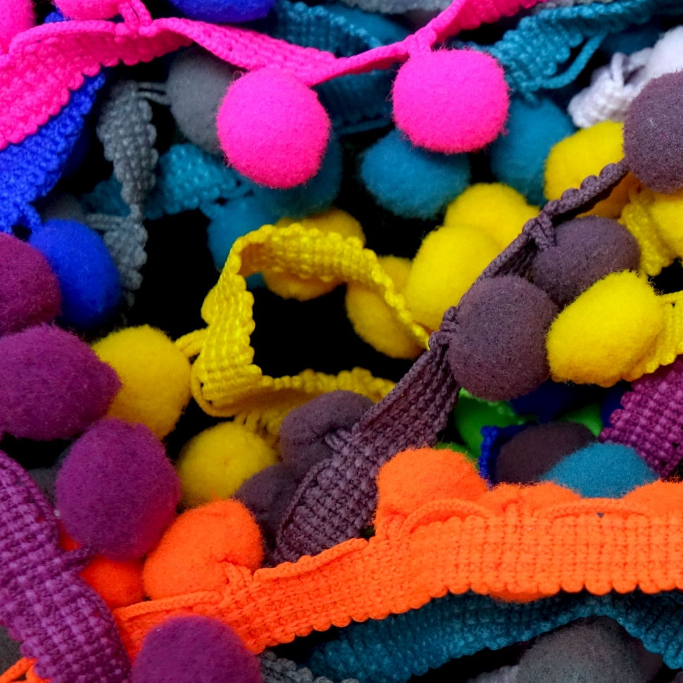 pompom,pom-poms,pom-pon,pom pon